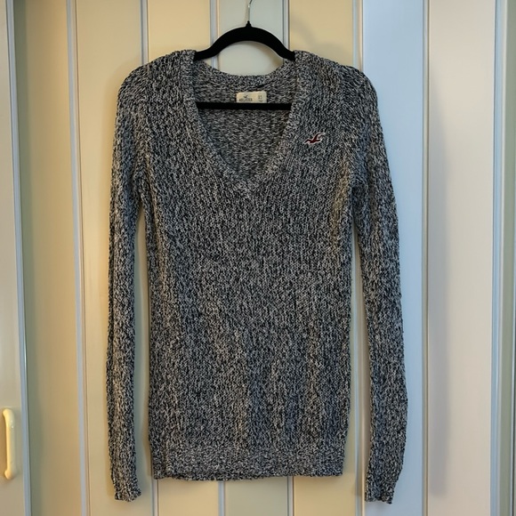 Hollister grey light knit pullover sweater, size XS - Picture 1 of 6